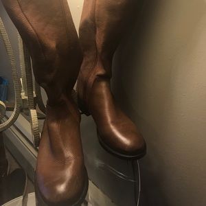 Leather Arturio Chang brown boots..